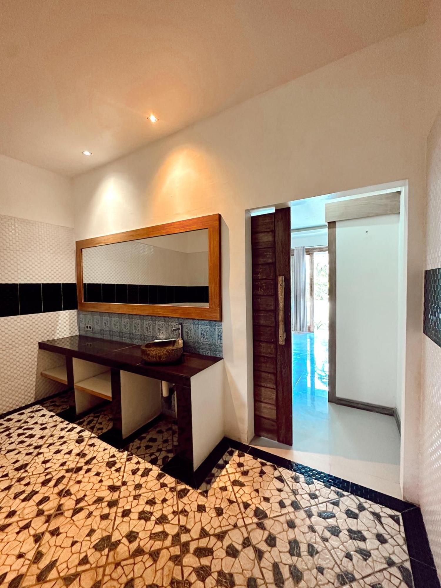 Hotel Hi5 Kuta Kuta  Zewnętrze zdjęcie