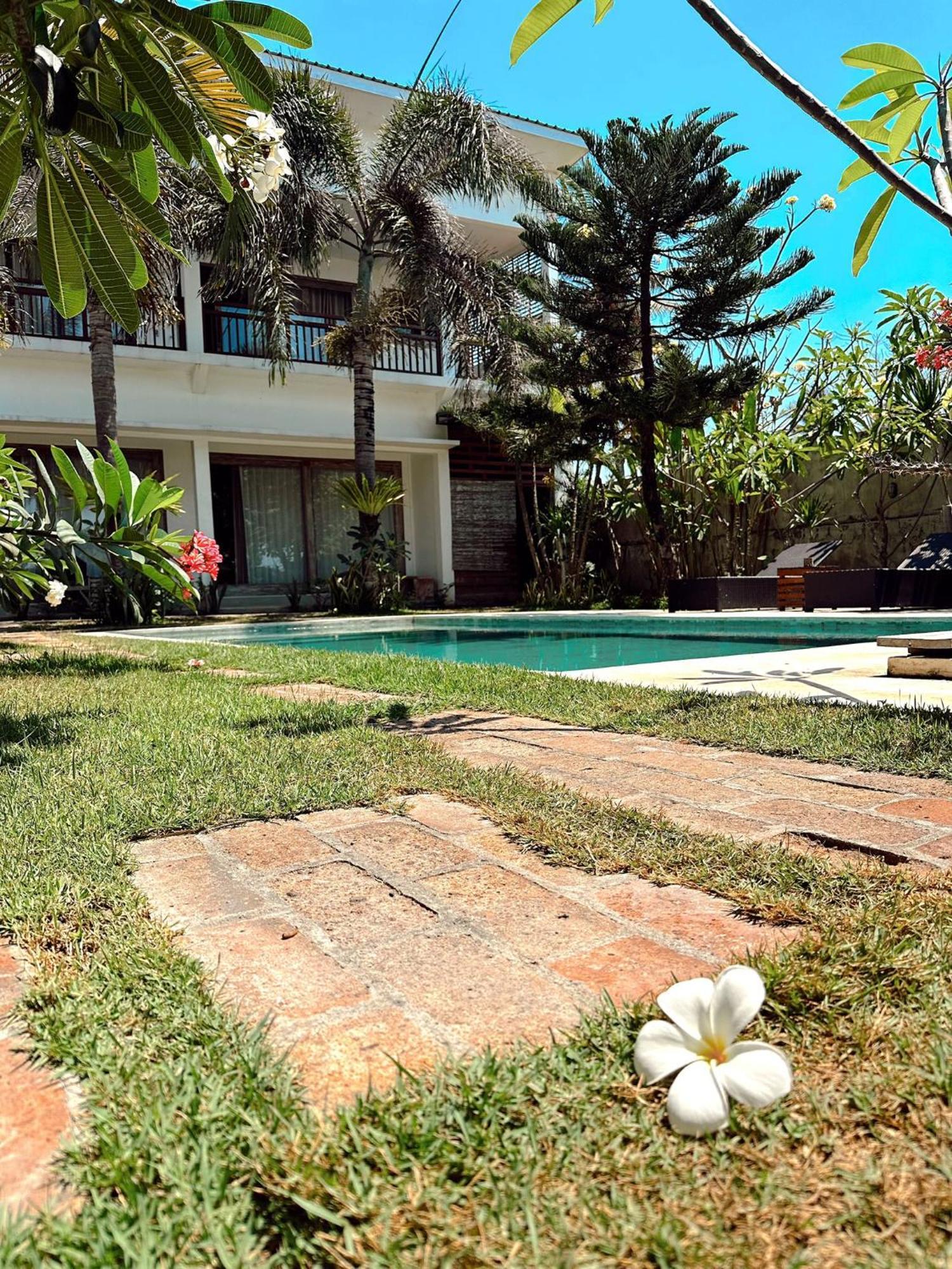Hotel Hi5 Kuta Kuta  Zewnętrze zdjęcie